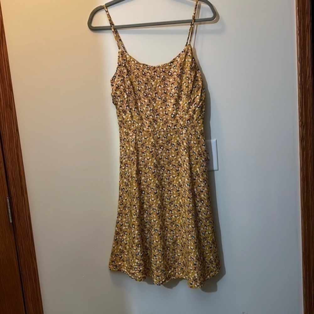 Women’s size large dress, floral, design, adjustable strap